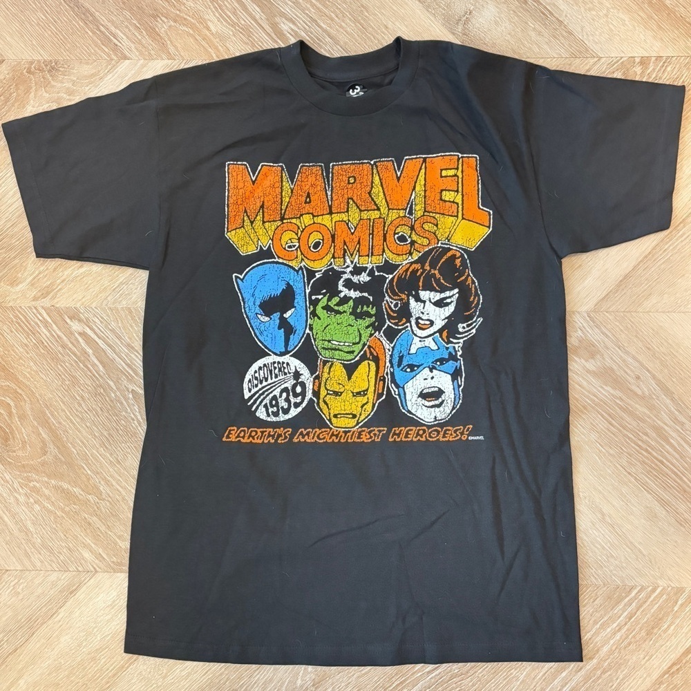 M - Marvel Black and Red Graphic Tee